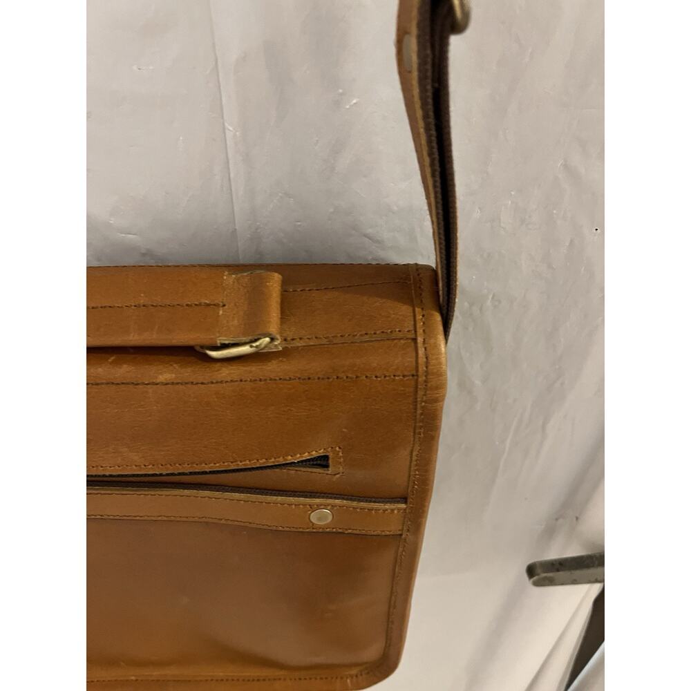Brown Leather Messenger Bag Vintage 11x10x3 Some Wear And Buckle Is Loose As Is - Picture 15 of 16